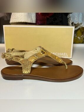 MICHAEL Michael Kors Gold Metallic T-Strap Flat Sandals in 11